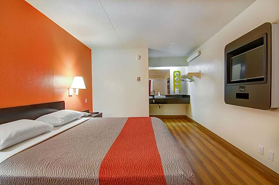 Motel 6-Springfield, MO - North