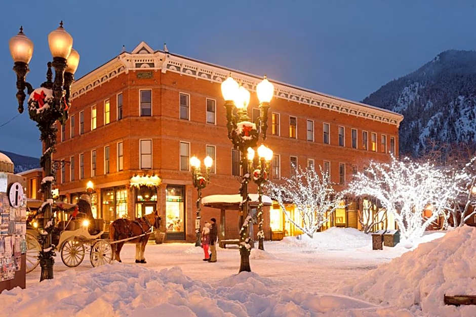 Independence Square 205, Stylish Hotel Room with AC, Great Location in Aspen