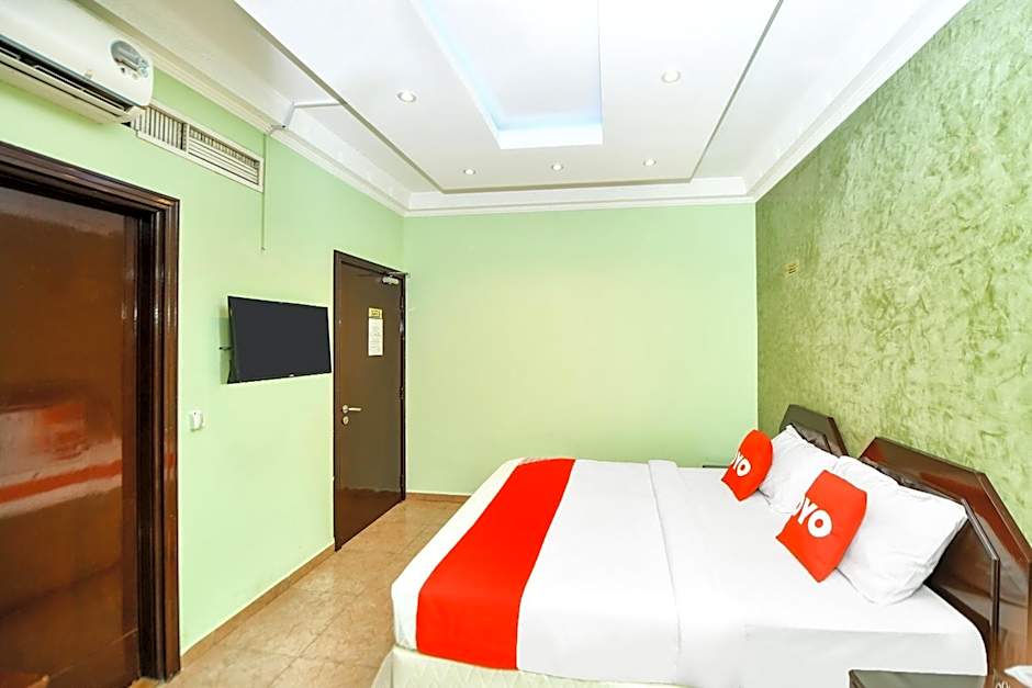 OYO 137 Marina Hotel