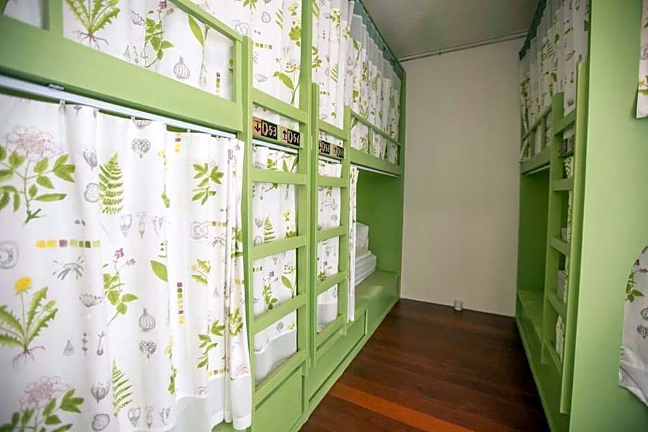Memmoth Cafe & Hostel in Lampang