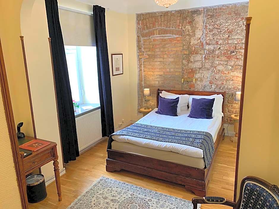 Photo 1 of 5 of Small Double Room (55 in bed)