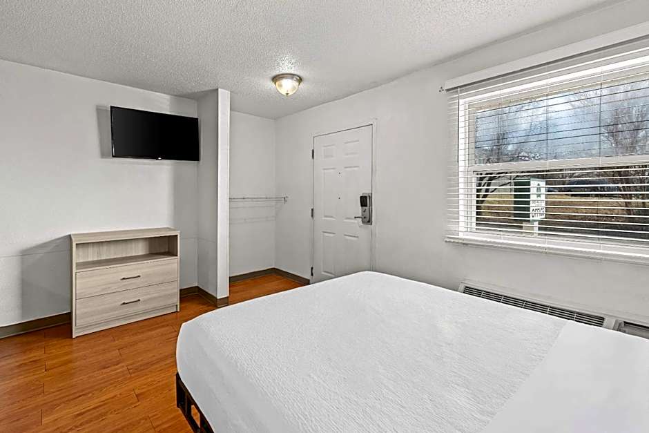 Birch Hill Suites Kansas City - Independence