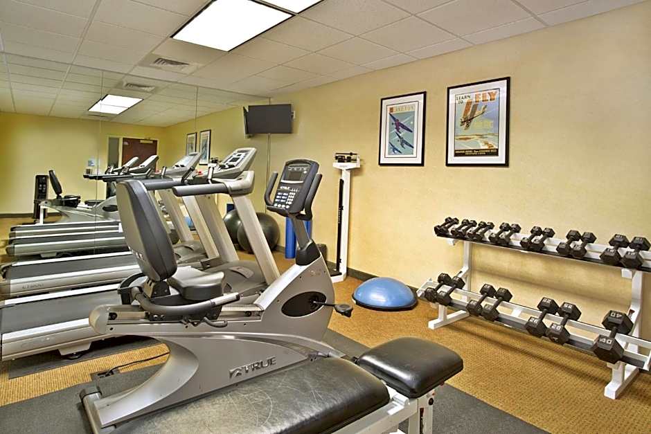 Holiday Inn Express & Suites Bradley Airport By IHG