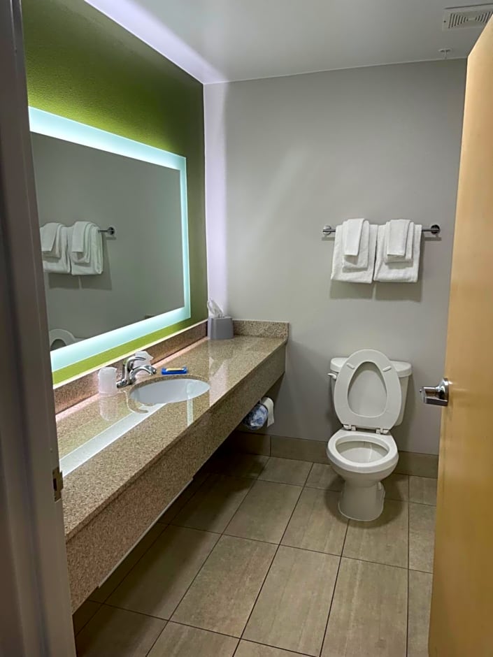 Holiday Inn Express Cedar Rapids - Collins Road By IHG