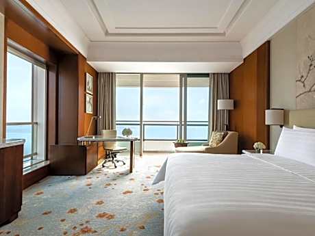 Premier Balcony Seaview King Room
