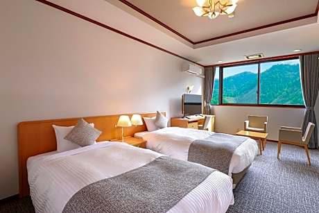 Standard Twin Room holds 3 people - Indoor Bath - Non-Smoking