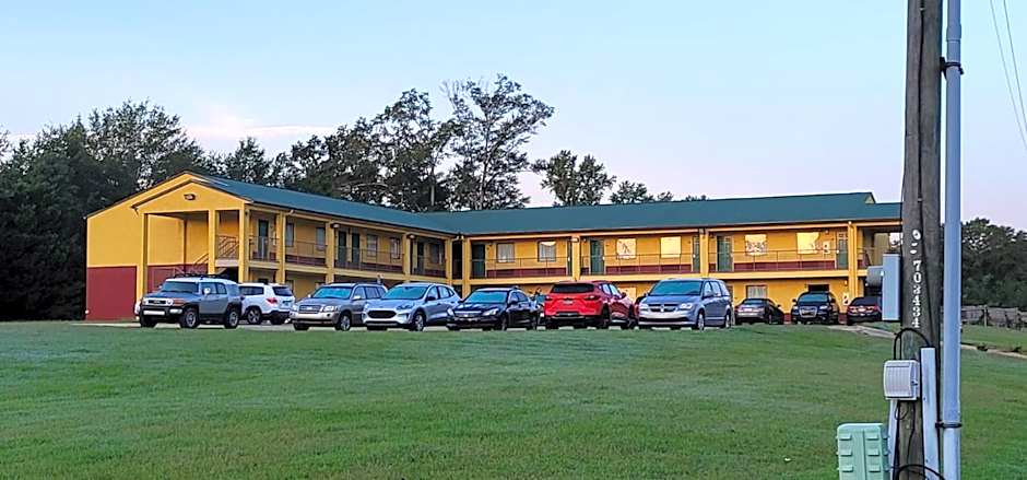 Garden Inn and Suites near Callaway Gardens Pine Mountain