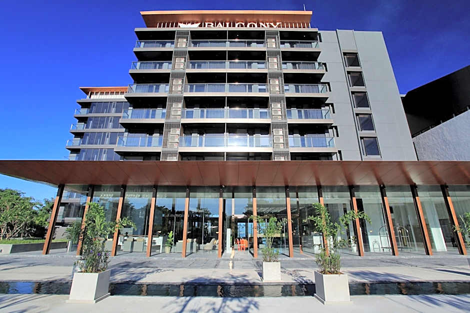 Balcony Seaside Sriracha Hotel & Serviced Apartments