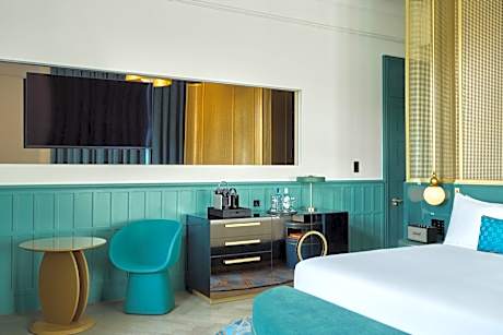 Superior King Suite with City View