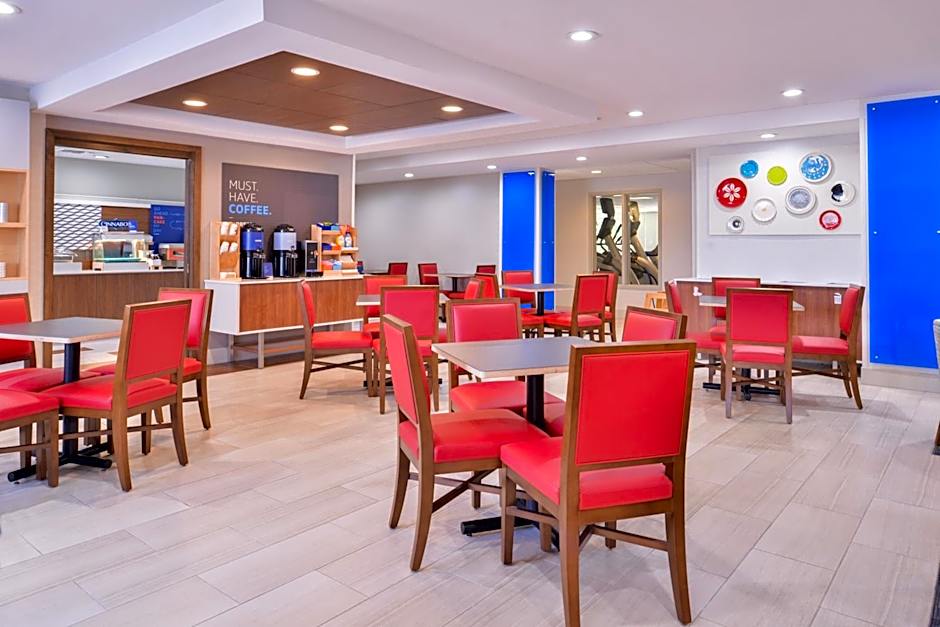 Holiday Inn Express & Suites Selma By IHG