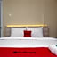 RedDoorz Plus near RS JIH Solo
