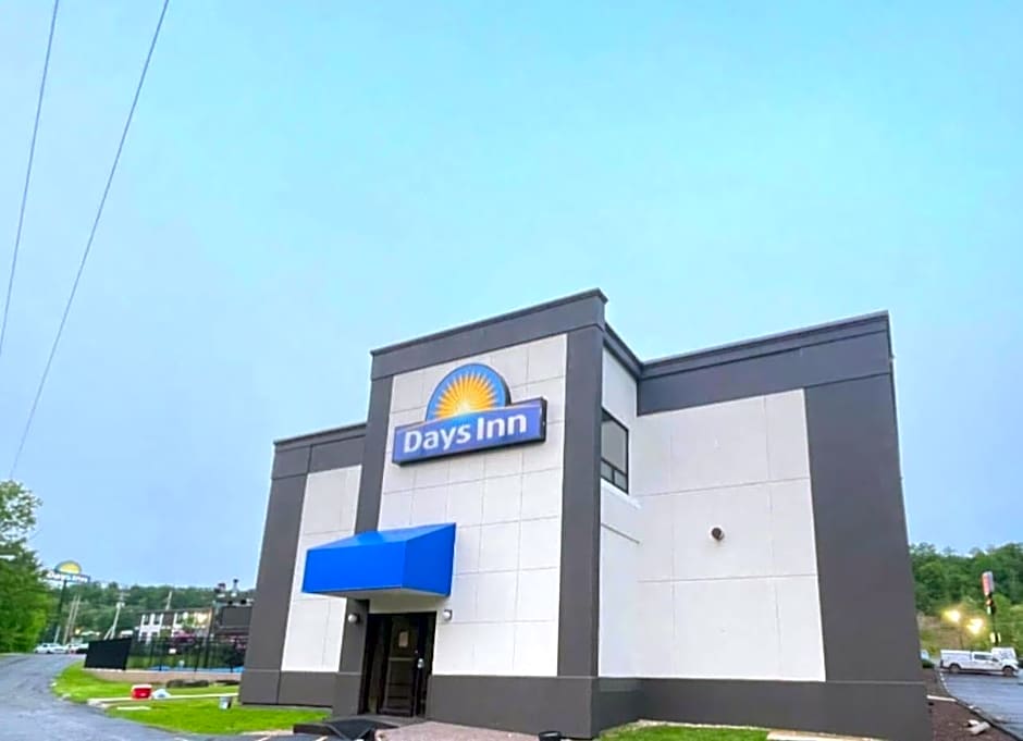 Days Inn by Wyndham Liberty