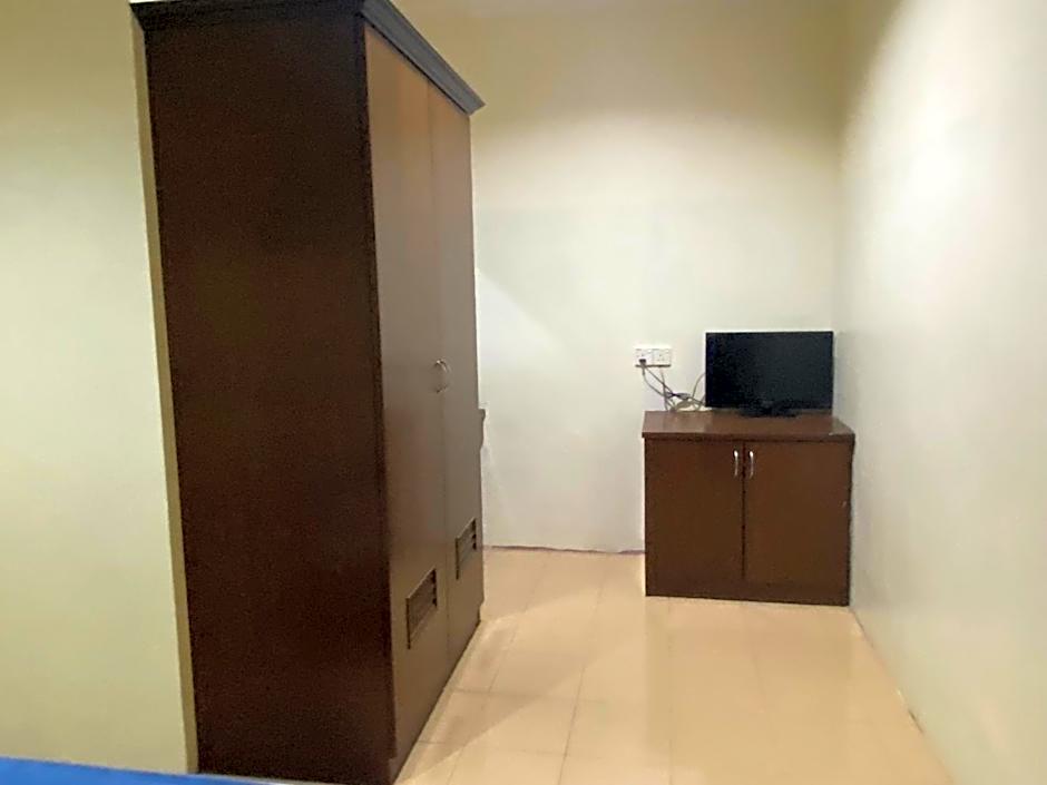 OYO 90896 Gold Hill Hotel