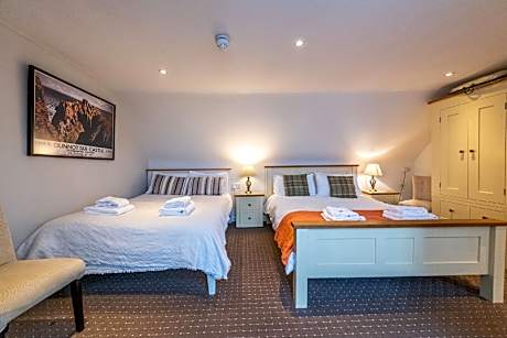 Room 6 - Family Room with Ensuite - Room only