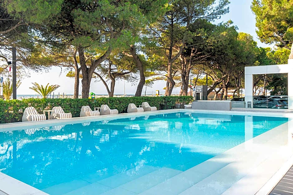 International Beach Hotel