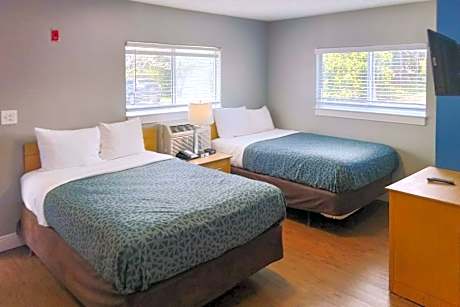 2 Double Beds, Efficiency, Nonsmoking