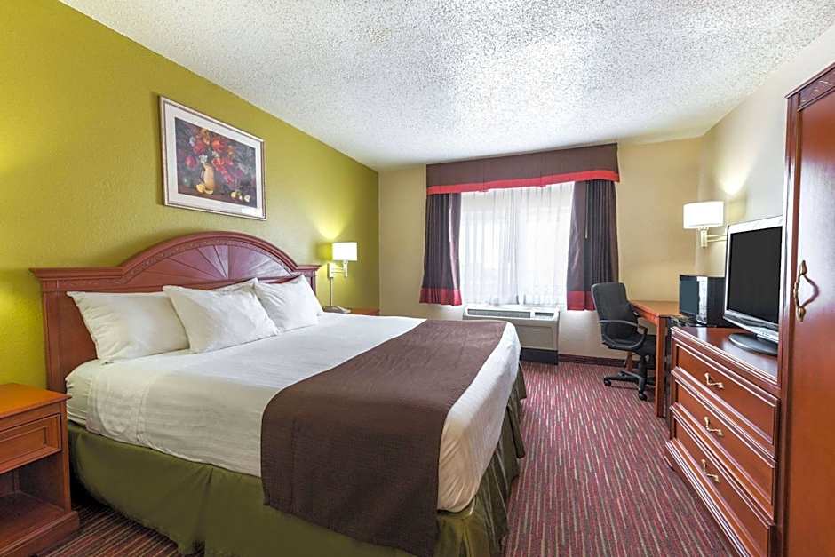 Baymont by Wyndham Louisville East