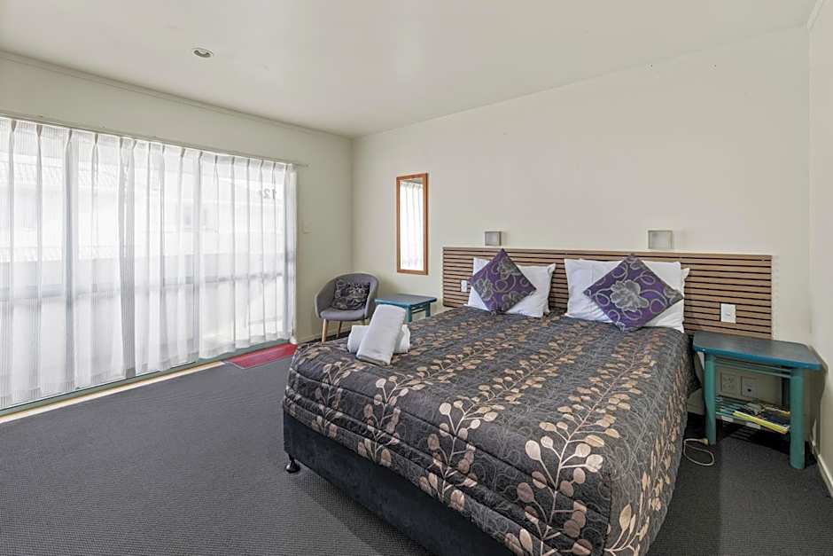 Birchwood Spa Motel