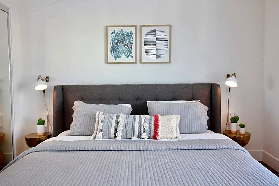 Los Angeles Premium Suites with Free Parking