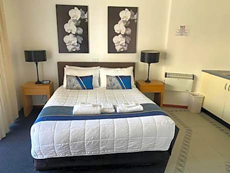Standard Queen Room - Non Pet Friendly