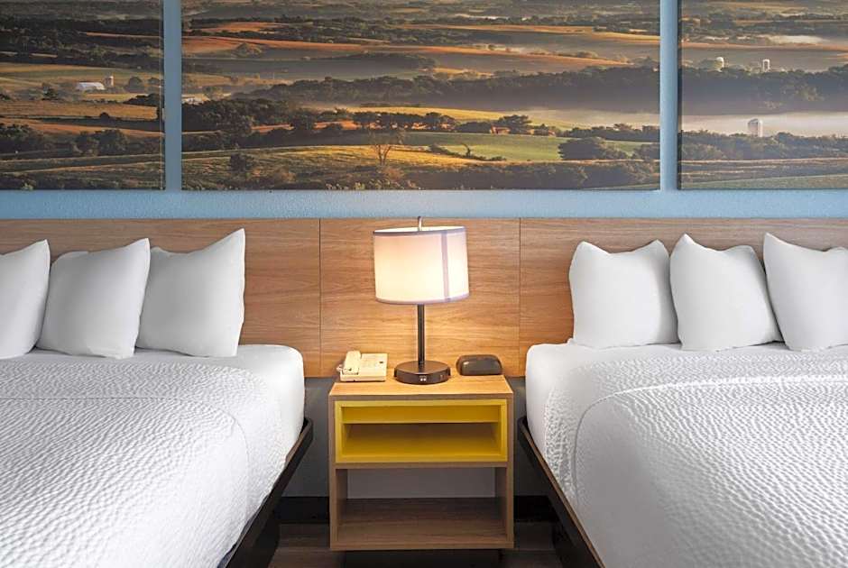 Days Inn by Wyndham Neenah