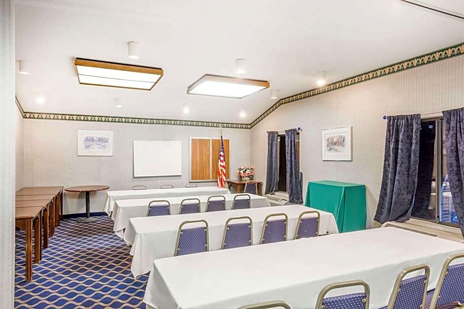 Aderi Hotel Near Casino