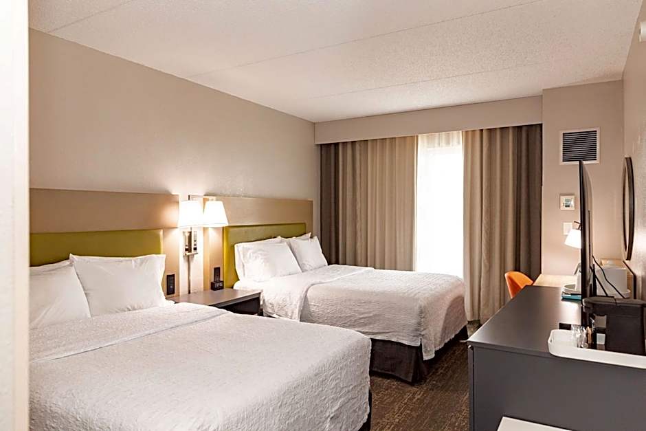 Hampton Inn & Suites Newark Airport Elizabeth