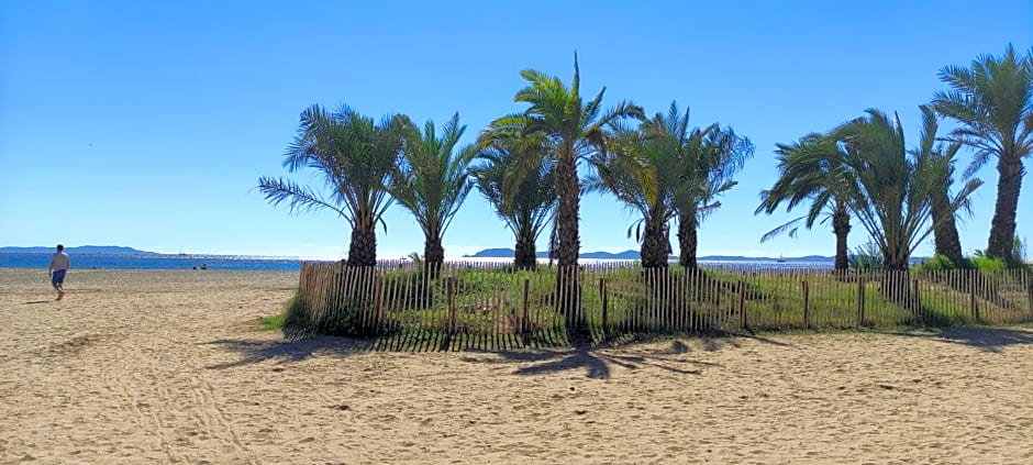 chambres bleues côté plage et aéroport climatisées et parking gratuit