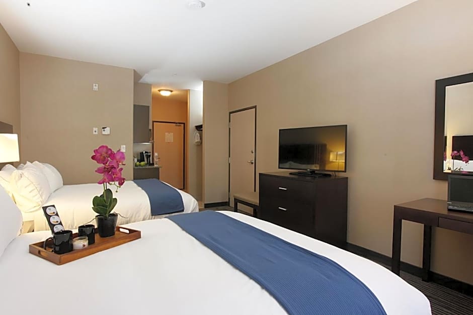 Photo 1 of 8 of Standard 2 Queen Beds