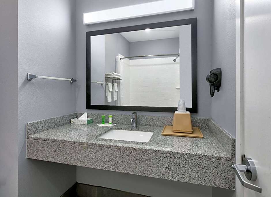 Days Inn by Wyndham Zachary LA