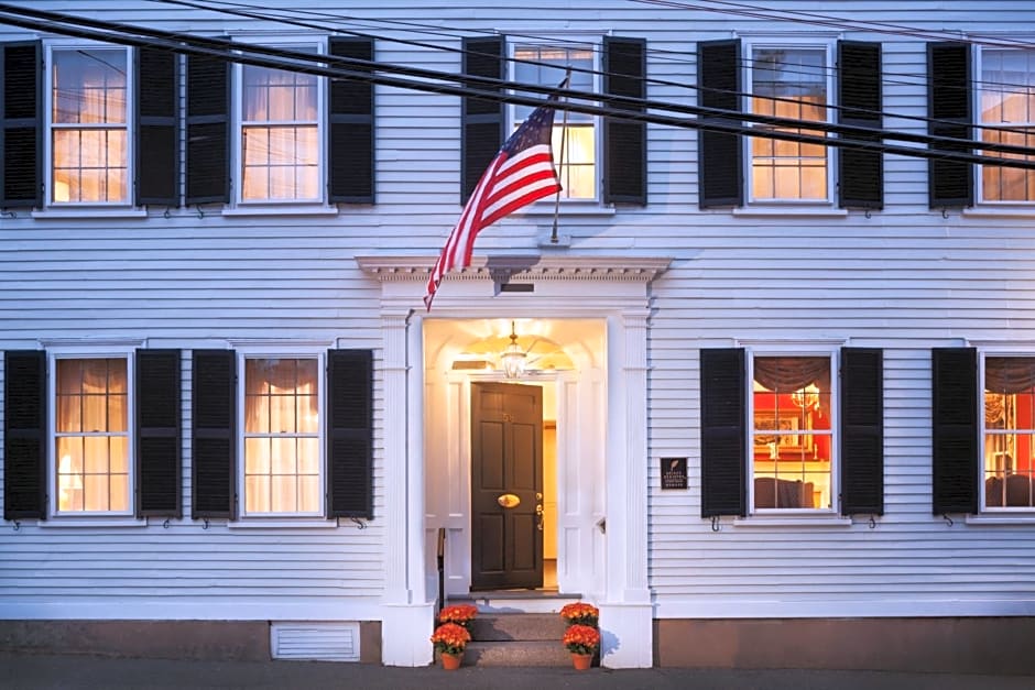 Harbor Light Inn
