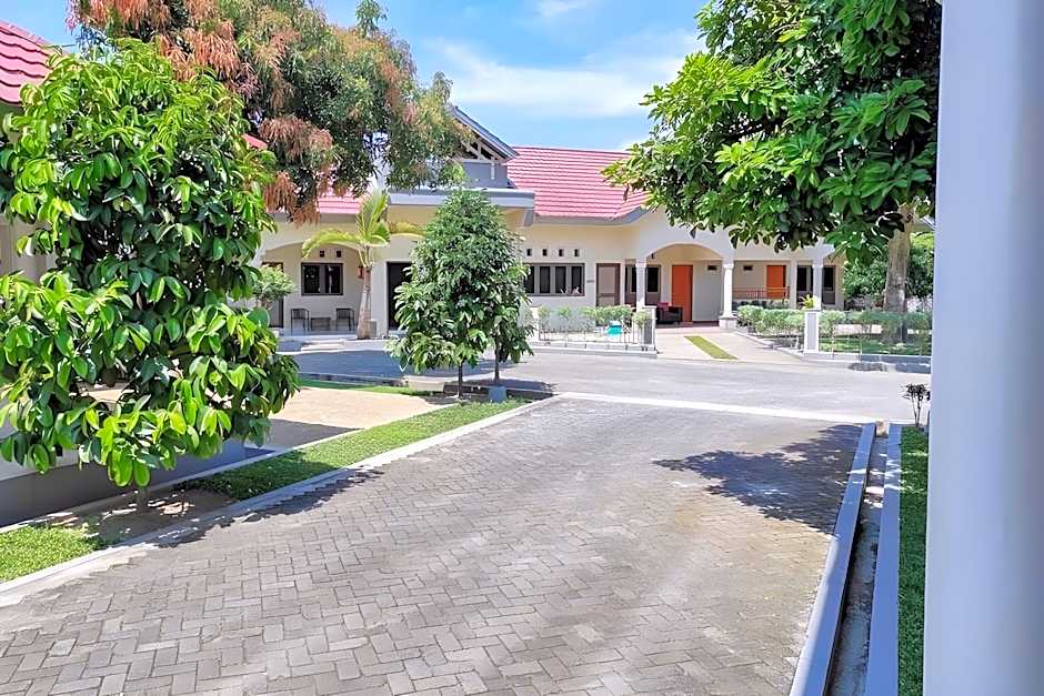 OYO 93051 Wisma Syariah Buloe Near Lapangan Abubakar Lambogo Batili Enrekang