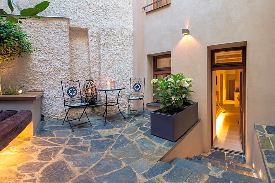 White Wolf Boutique Apartments