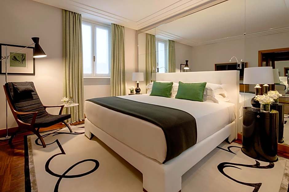Photo 1 of 5 of Fashion 1 King Bed Suite, Terrace