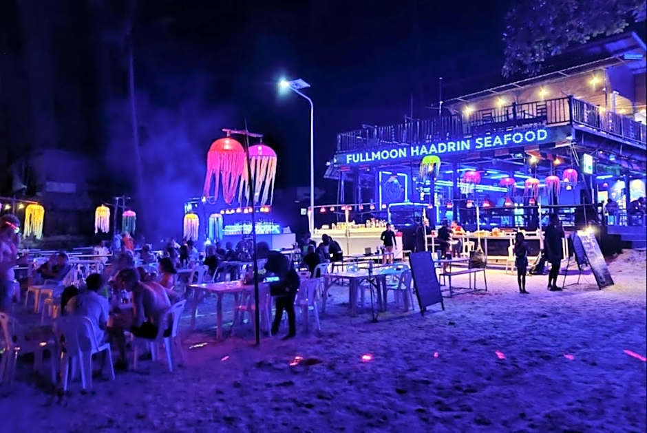 Full Moon Central Party Hotel