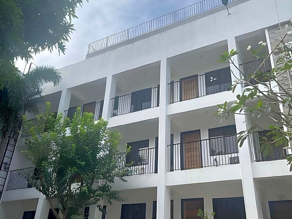 The Palines Apartment Hotel - Muntinlupa Near Evia