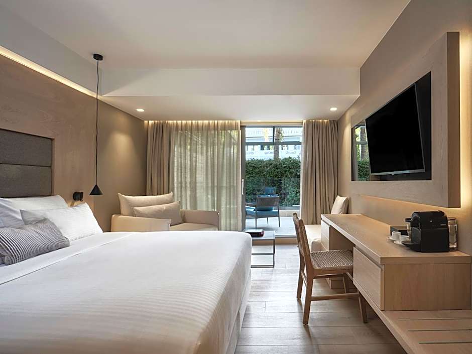 Sea View Cityscape Hotel