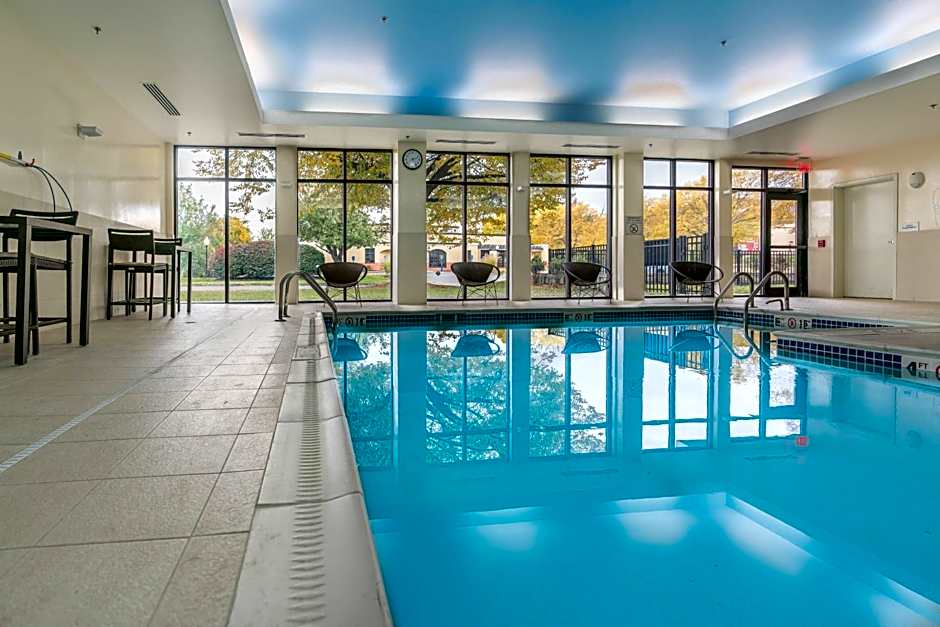 Courtyard by Marriott West Springfield