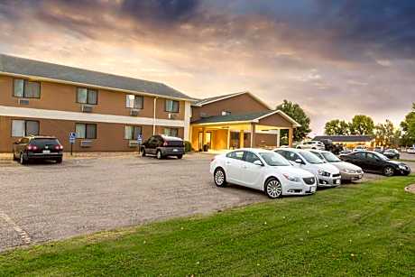 Super 8 by Wyndham Blue Earth