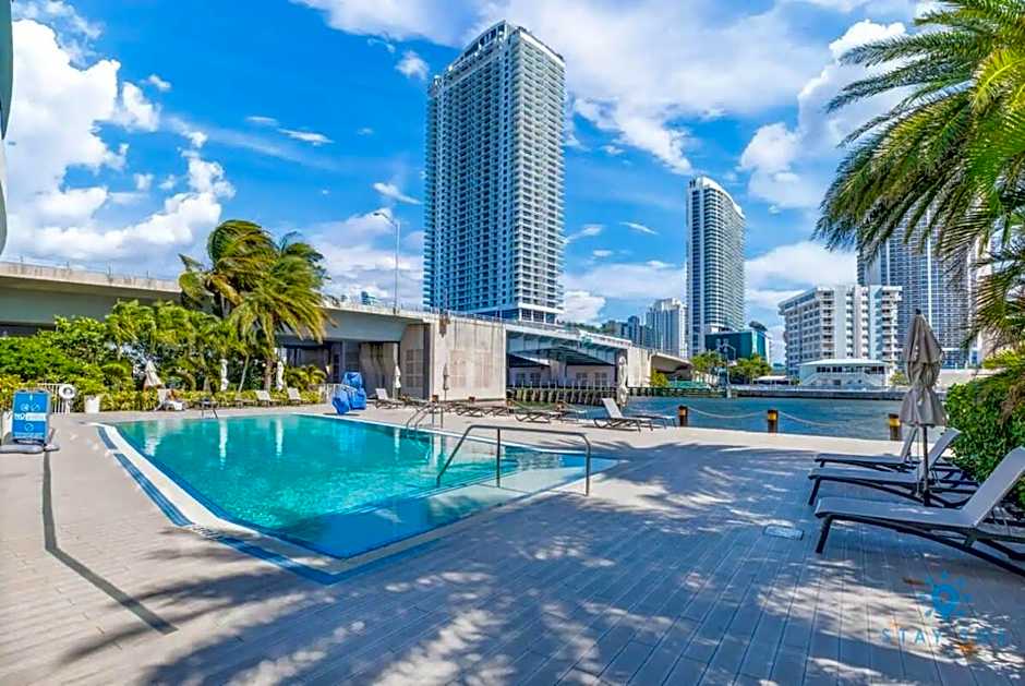 Spectacular View wBalcony Pool