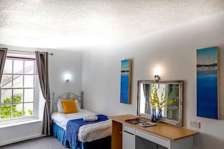 Family Room (3 People)