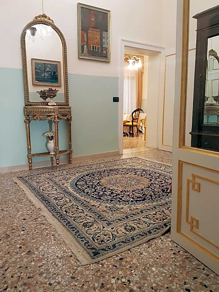 Friendly Venice Suites