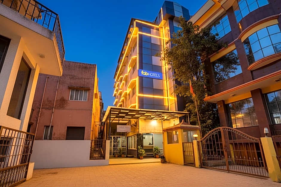 FabHotel Savi Inn - Nr. Mantri Square Mall