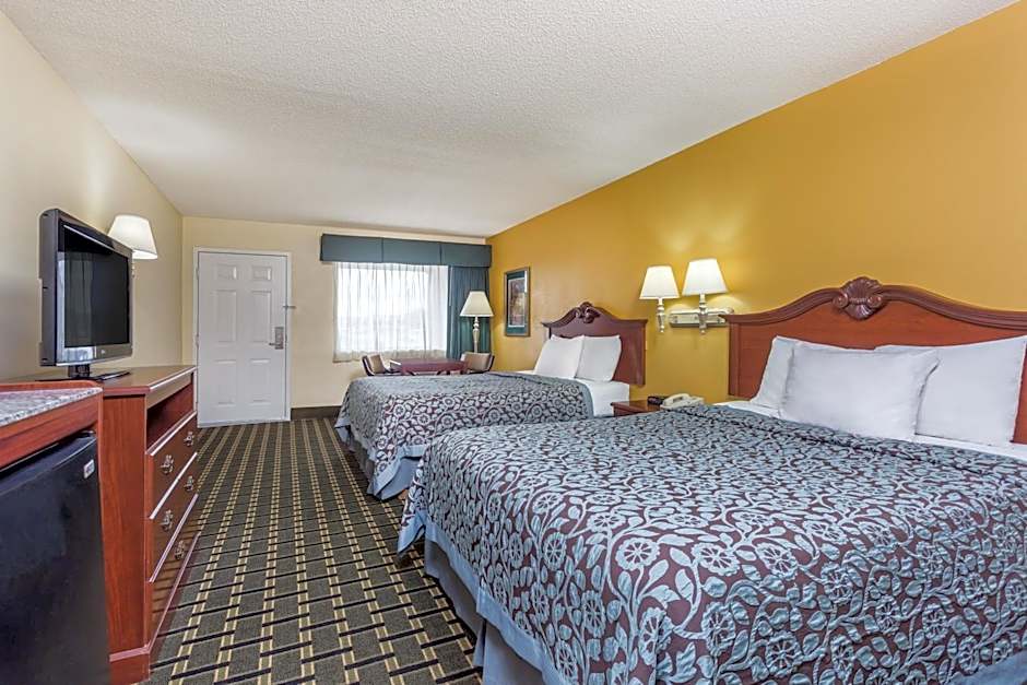 Photo 1 of 1 of 2 Queen Beds, Nonsmoking