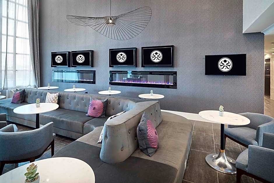 Sandman Signature Plano-Frisco Hotel