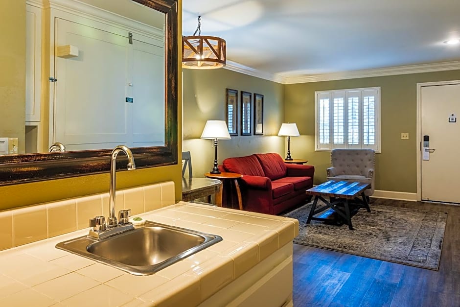 Cambria Pines Lodge
