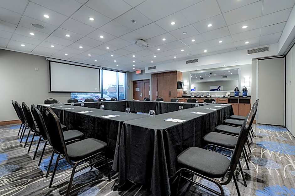 Holiday Inn Express Hotel & Suites Saint - Hyacinthe By IHG