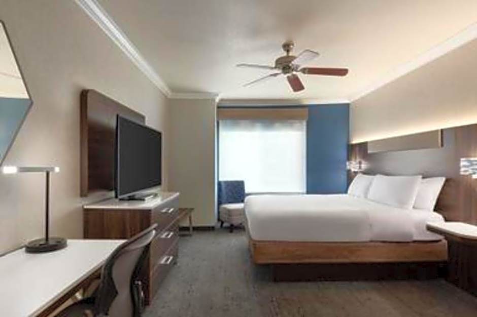 Holiday Inn Express Hotel & Suites Bakersfield Central By IHG
