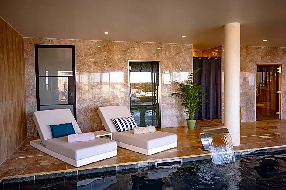 Les Vagues Hotel & Spa