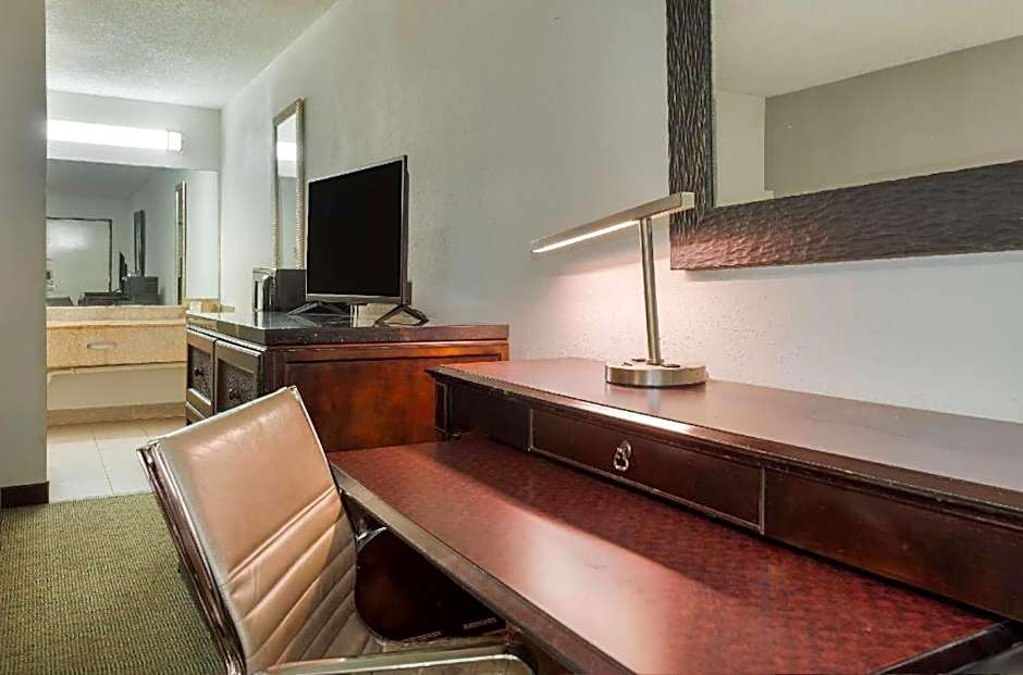 Rodeway Inn Lumberton Central